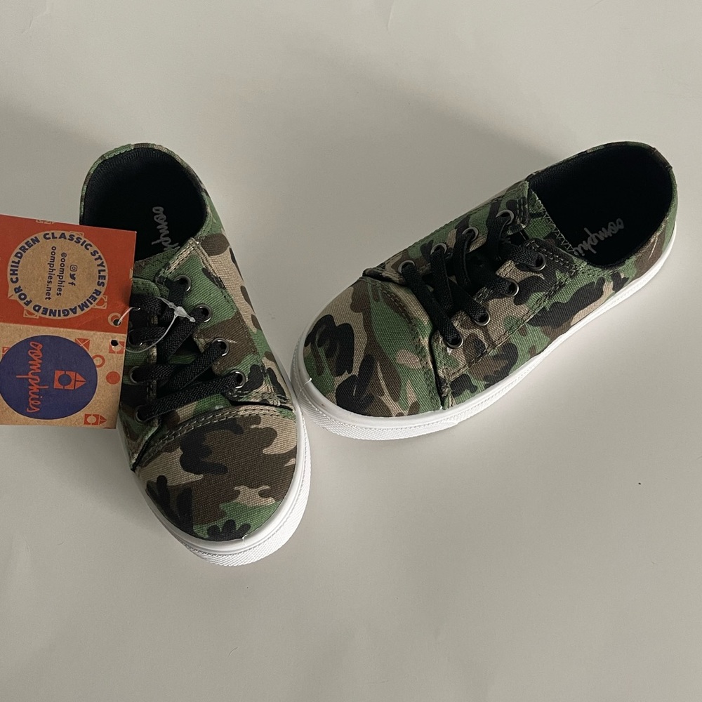 ✨✨Oomphies camouflage kids shoes ✨✨